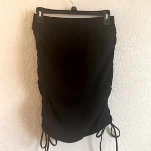 Adjustable black skirt